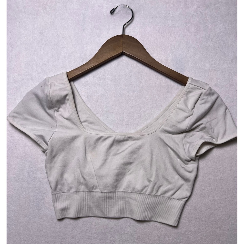 NVGTN M Crop Top Athletic Gym Cream Seamless Short Sleeve Ribbed Hem